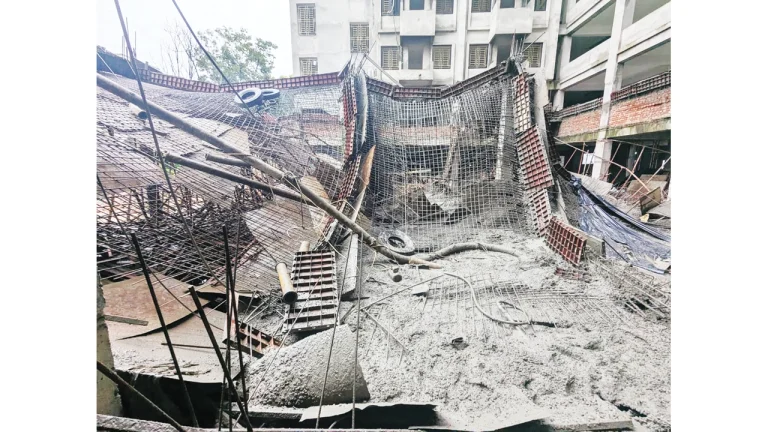 নেত্রকোনায় পরিত্যক্ত ভবনের ছাদ ধসে ৩ শ্র্রমিকের মৃত্যু