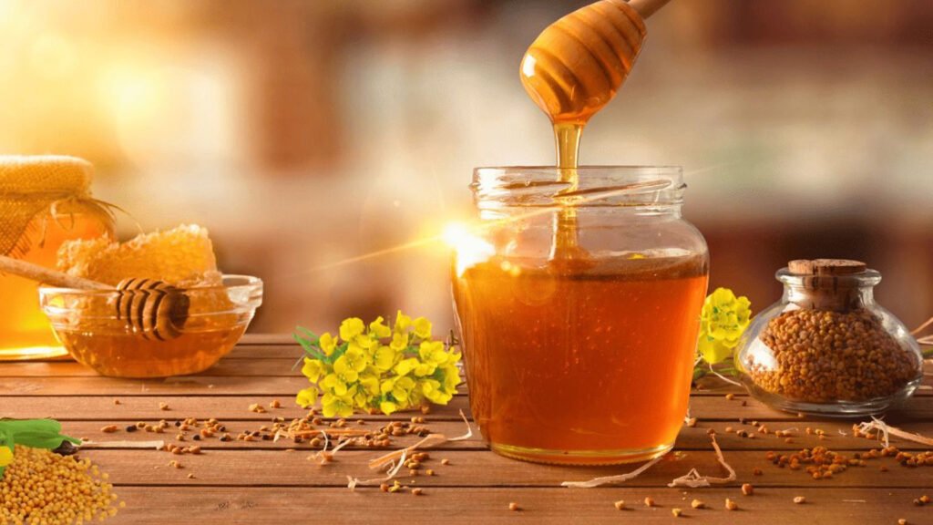 শীতকালে মধু খাওয়ার উপকারিতা ও ক্ষতি